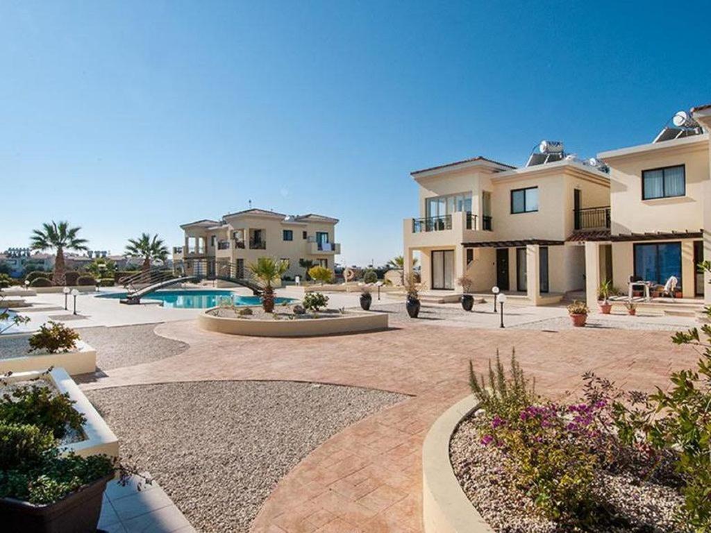 Beautiful 2-Bedroom Apartment - Great Location Paphos Exterior photo